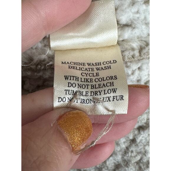 Dylan beige faux leather Sherpa lined cross front vest size Large - Picture 5 of 11